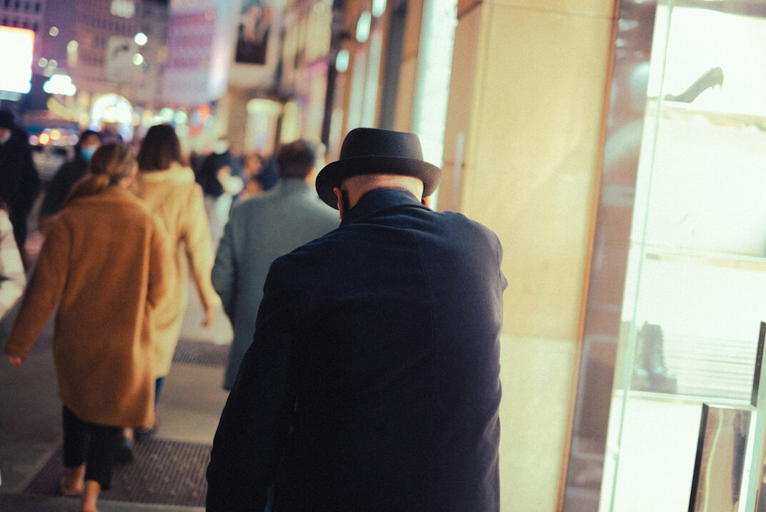 detective investigating retail crime