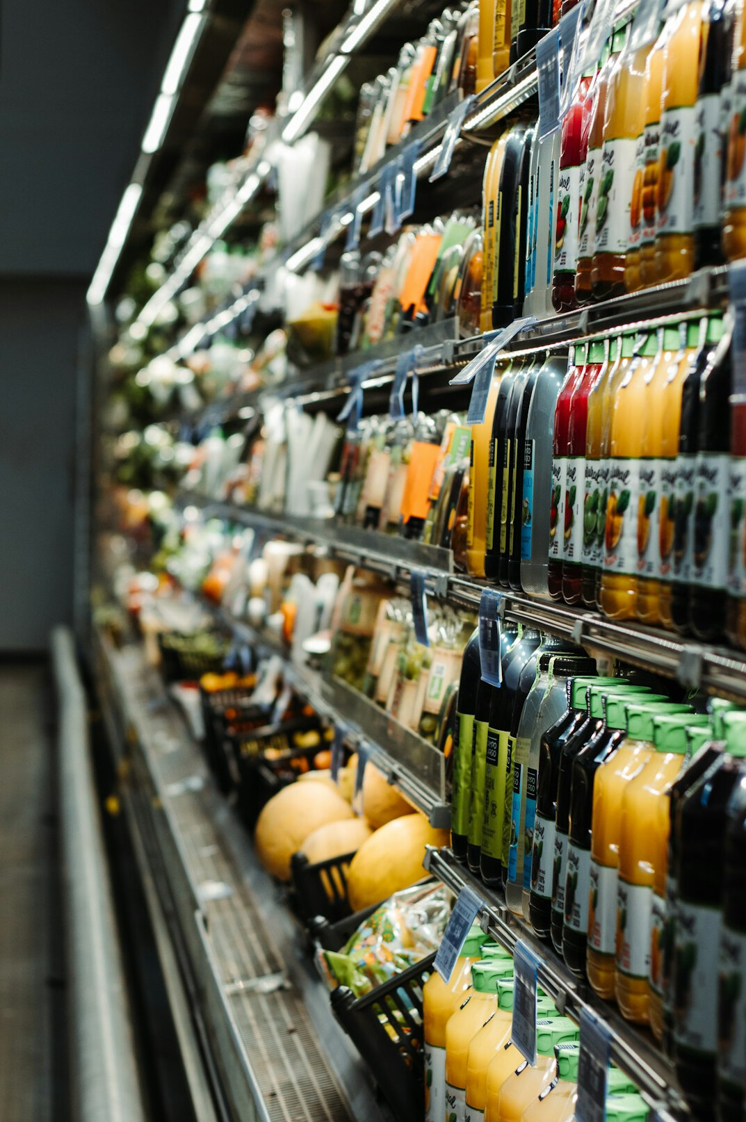 chase through supermarket aisles