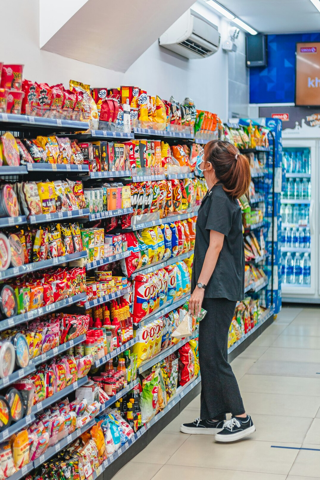 store detective observing shoppers